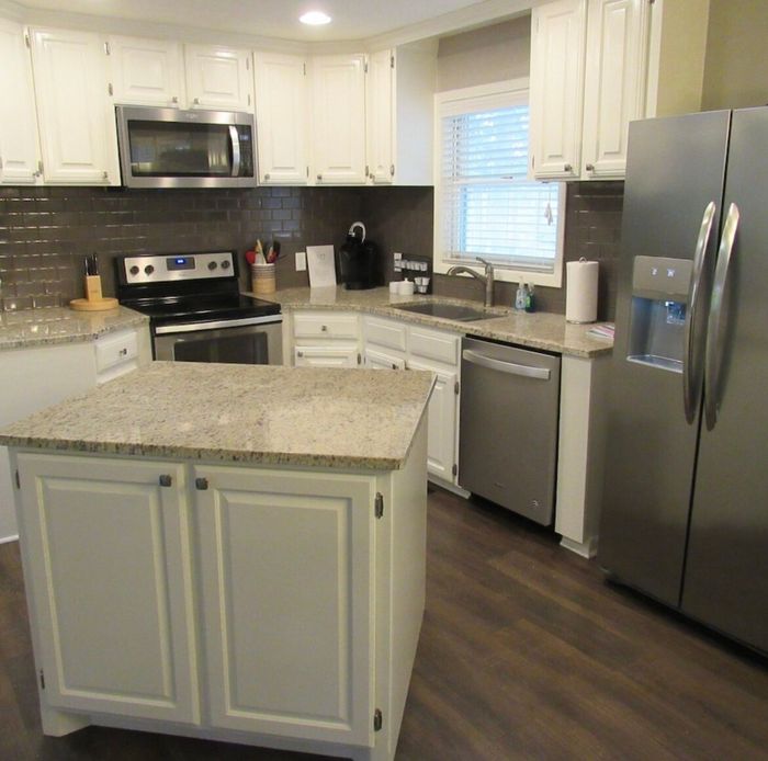 Granite island at the heart of the kitchen