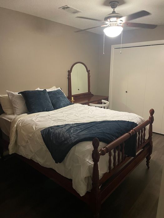 Bedroom with full-sized bed