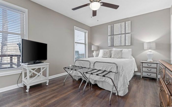 Guest room with Queen bed, lake views and smart TV